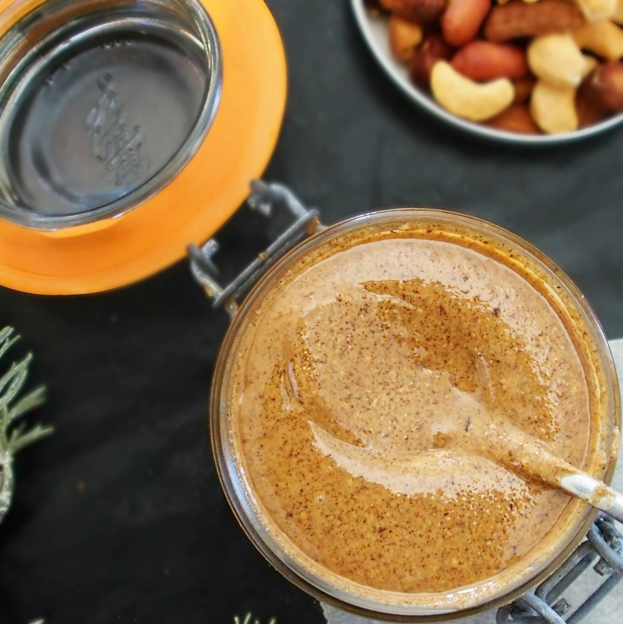 Purée d'oléagineux , le beurre de cacahuètes sain de mai0ves - MailoFaitMaison