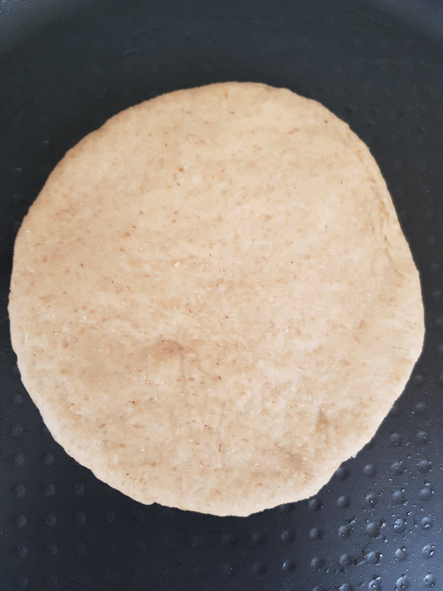 Pain pita à la farine de kamut avant cuisson
